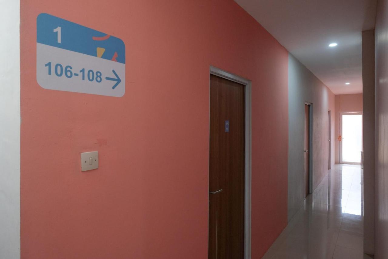 Sans Hotel Tiga Putri Semarang By Reddoorz Exterior foto